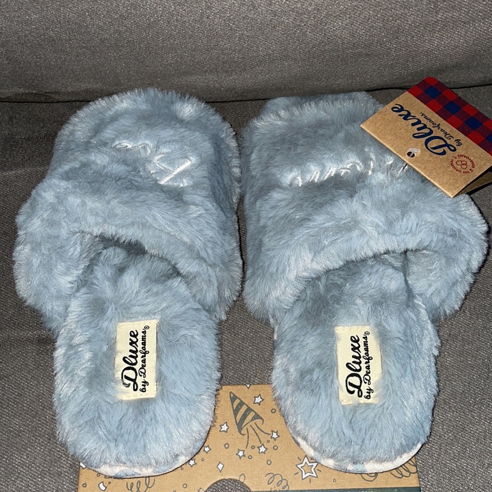 NWT. Dearfoams slippers. Size Small 5-6 - Picture 1 of 5